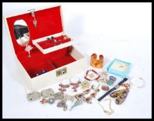 A selection of vintage costume jewellery to include a good selection of vintage brooches including