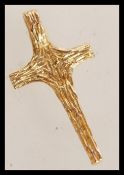 A hallmarked 9ct gold cross crucifix pendant having textured bark effect design with necklace bale
