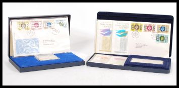 Two Danbury Mint cased sterling silver ingots one to commemorate the Queen's Silver Jubilee Tour