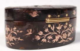 18TH CENTURY ITALIAN (NAPLES) TORTOISESHELL AND GOLD INLAID SNUFF BOX