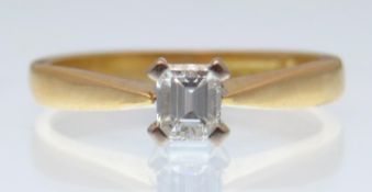 HALLMARKED 18CT GOLD EMERALD CUT DIAMOND RING.