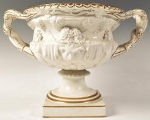 19TH CENTURY ENGLISH LARGE PORCELAIN CENTREPIECE OF WARWICK VASE