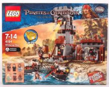 LEGO PIRATES OF THE CARIBBEAN 4194 ' WHITECAP BAY ' SEALED
