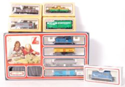 ASSORTED 00 GAUGE RAILWAY TRAINSET ROLLING STOCK & LOCOS