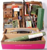 LARGE COLLECTION OF ASSORTED 00 GAUGE RAILWAY TRAINSET ACCESSORIES