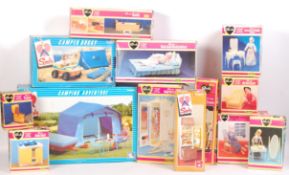 LARGE COLLECTION OF VINTAGE PEDIGREE SINDY DOLL IT