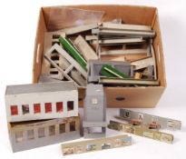 TTR TRIX TWIN RAILWAY 00 GAUGE ' MANYWAYS ' STATION SETS