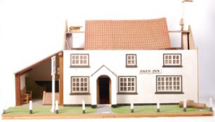 ' SWAN INN ' 20TH CENTURY DOLLS HOUSE / PUBLIC HOUSE PUB