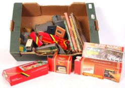 ASSORTED 00 GAUGE RAILWAY TRAINSET TRACKSIDE ACCESSORIES