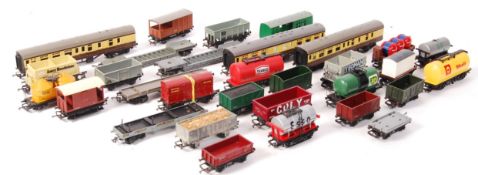 COLLECTION OF ASSORTED 00 GAUGE ROLLING STOCK WAGONS