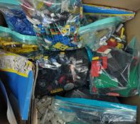 LARGE COLLECTION OF ASSORTED LOOSE 1980'S LEGO