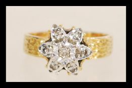A hallmarked 18ct gold ring having a flower head s