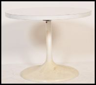 A retro 20th Century circular pedestal coffee table / side table in the manner of Eero Saarinen, the