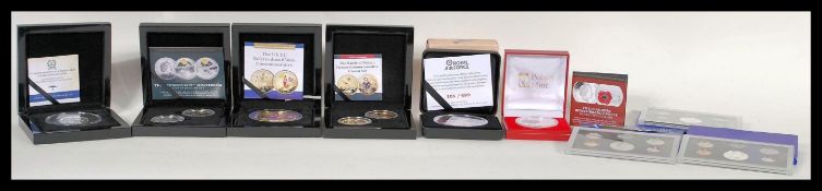 A collection of modern commemorative coins to include Pobjoy Mint silver 999 poppy coin limited to