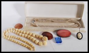 A small collection of jewellery to include a early 20th Century carved ivory graduating beaded