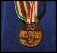 An 18ct gold Italian Second World War WWII / WW2 commemorative medal complete in fitted case. Weighs