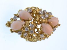 1970'S RETRO DRESS RING IN THE MANNER OF ARTHUR KI