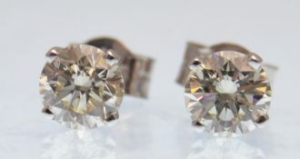 WHITE GOLD LADIES CLAW MOUNTED DIAMOND STUD EARRIN