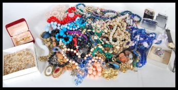 A collection of vintage costume jewellery to include pearl necklace, brooches, glass bead,