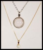 A stamped 9k gold necklace chain having a cultured pearl pendant (weight approx 1.0g) along with a