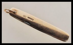 An early 20th Century hallmarked 9ct gold fruit or pen knife having hinged blade and bearing full