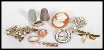 A collection of vintage jewellery to include a hallmarked 9ct gold ring with a heart to the head (