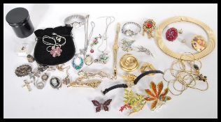 A collection of vintage silver and costume jewellery to include silver thimble, figural brooches