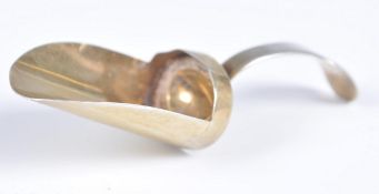 19TH CENTURY GEORGIAN HALLMARKED SILVER TEA CADDY SCOOP.