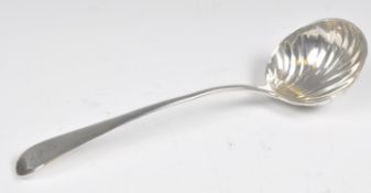 18TH CENTURY GEORGE III LONDON HALLMARKED SHELL BOWL SPOON 1793