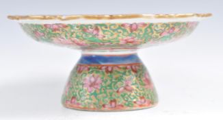 A 19TH CENTURY CHINESE BENCHARONG THAI MARKET FOOTED DISH TAZZA
