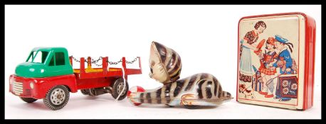 COLLECTION OF VINTAGE TINPLATE CLOCKWORK TOYS