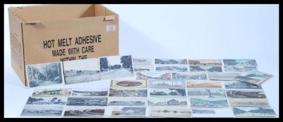 World wide antique / vintage pictorial postcards. Around 2½ thousand view cards in box.