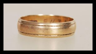 A 9ct gold hallmarked wedding ring band, having marks for Sheffield 1962. Weight: 2.3g size O.5.