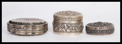 A group of silver items to include t90 silver stamped trinket pot of cylindrical form having