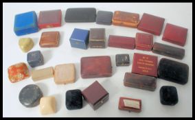 A collection of 29 vintage jewellery boxes of varying sizes to include ring boxes, bracelet boxes