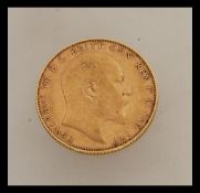 A 1907 Edward VII London mint full gold sovereign. Weight 8.0g.