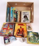 LARGE COLLECTION OF VINTAGE DUNGEONS & DRAGONS / FANTASY ITEMS