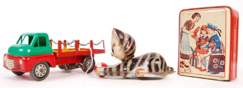 COLLECTION OF VINTAGE TINPLATE CLOCKWORK TOYS