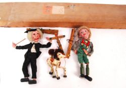 VINTAGE PELHAM PUPPET THEATRE & SELECTION OF PUPPETS