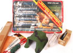 COLLECTION OF ASSORTED HORNBY 00 GAUGE MODEL RAILWAY