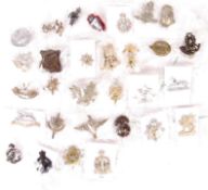 ASSORTED 20TH CENTURY CONFLICT MILITARY UNIFORM CAP BADGES