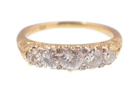 AN 18ct GOLD & 5 STONE DIAMOND RING