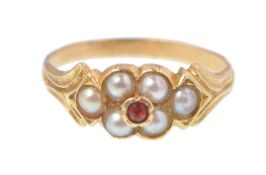 19TH CENTURY GEORGIAN 18CT GOLD HALF PEARL RING.