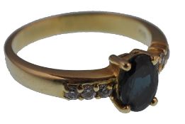 A 14CT YELLOW GOLD RING