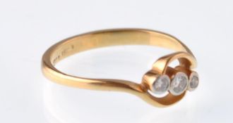 An early 20th century Edwardian gold and diamond 3 stone cross over ring. Stamped 18ct. Weight 2.3g