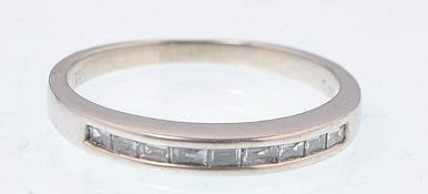 AN 18ct WHITE GOLD & DIAMOND HALF ETERNITY RING