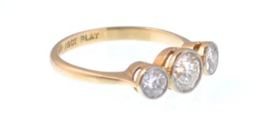 18CT GOLD PLATINUM THREE STONE DIAMOND RING.