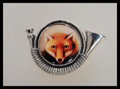 A stamped 925 silver hunting brooch having a round