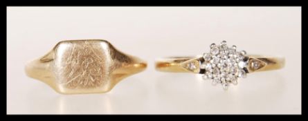 Two hallmarked 9ct gold rings to include a signet ring having a square cartouche head (hallmarked