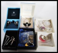 A collection of good silver jewellery to include boxed white metal Art Deco earrings with post backs